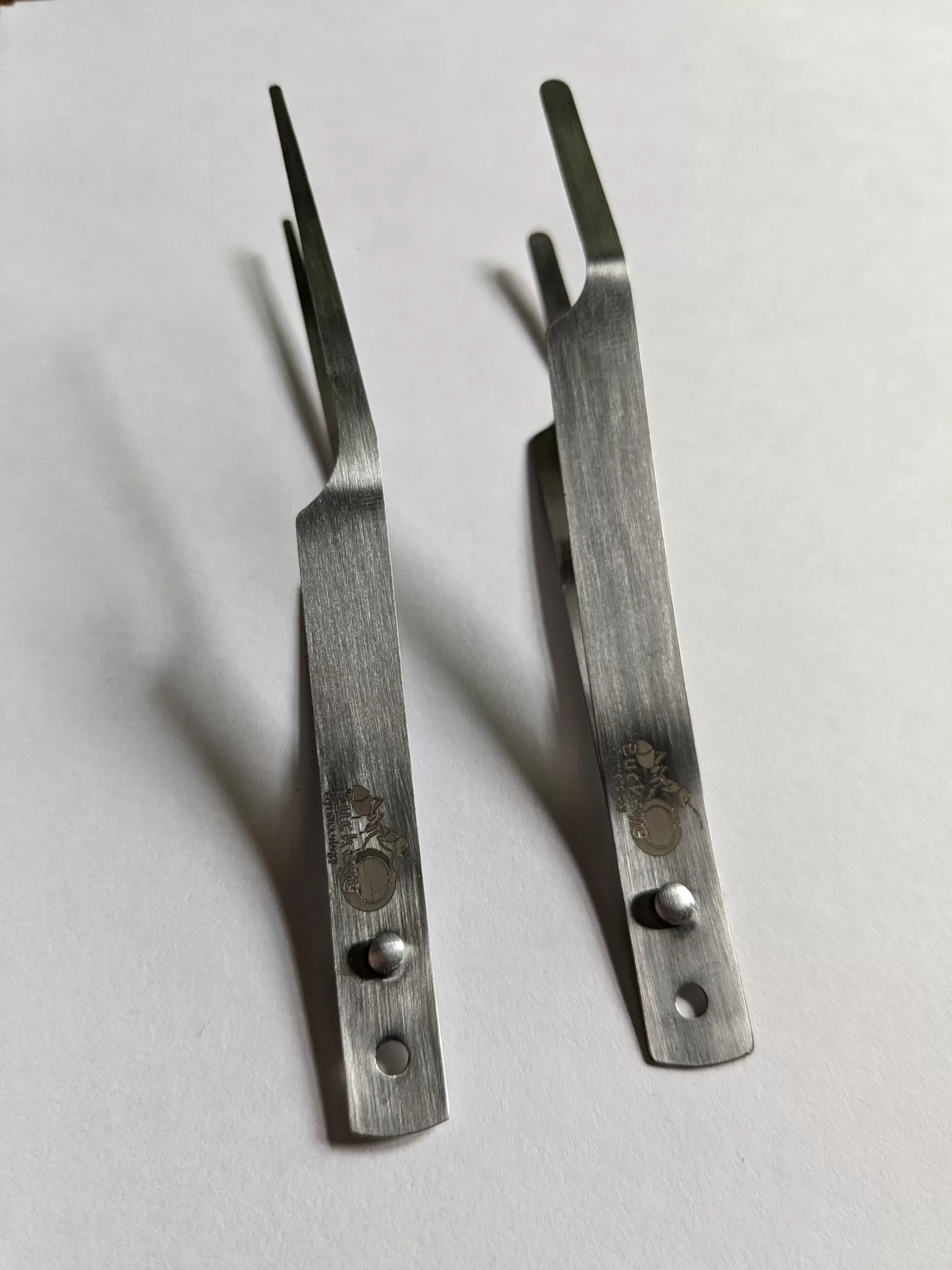Featherweight forceps.